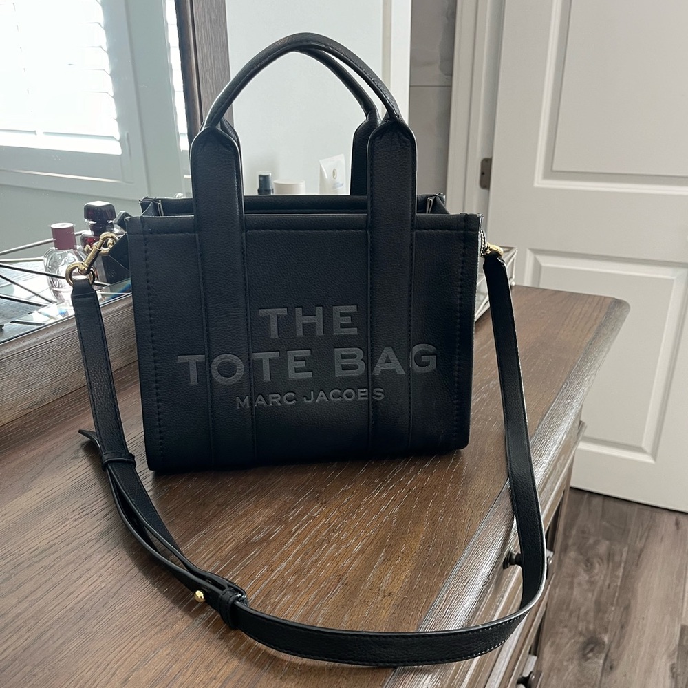Marc Jacob  small leather tote bag, black ,great condition, gently used